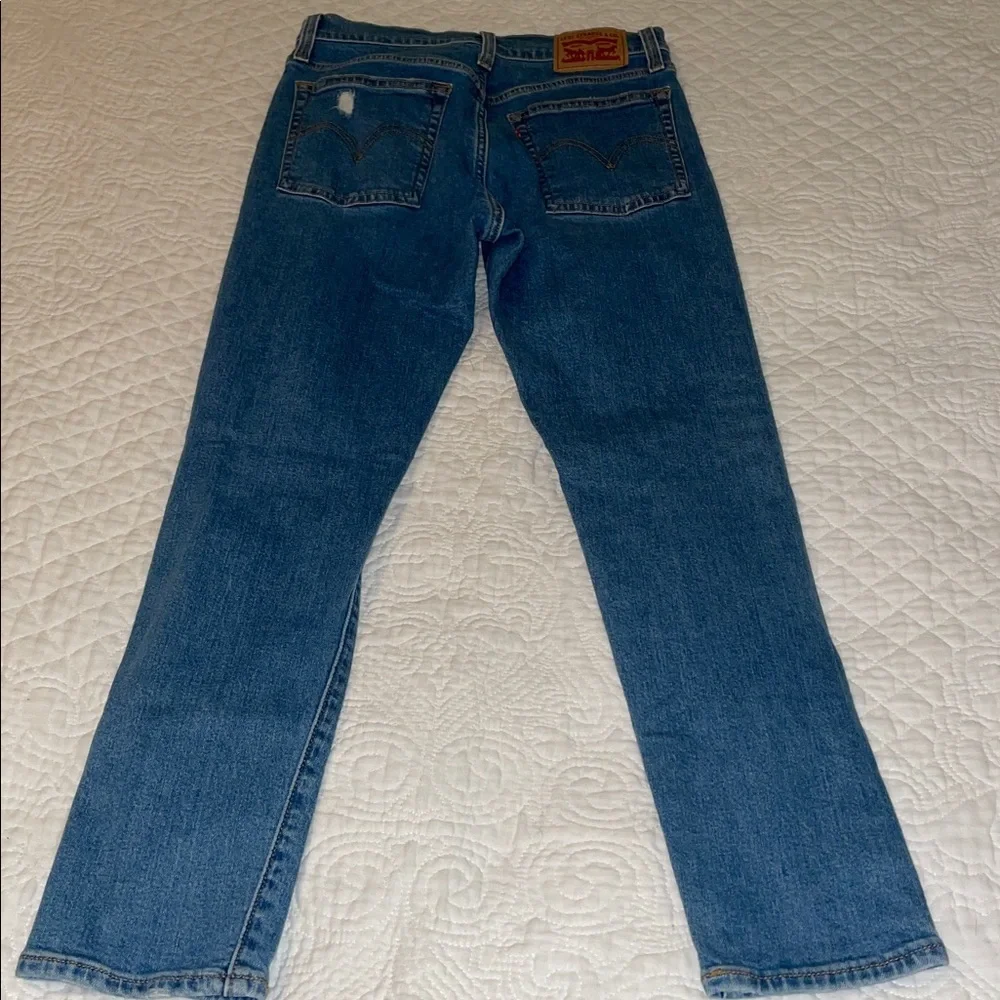 Levi’s. Wedgie Skinny Medium Wash Button Fly Distressed Jeans. Size 27